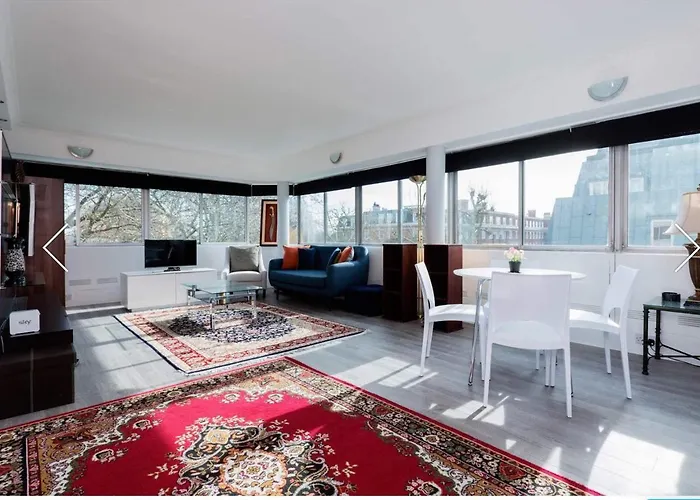 Regent\'S Park Apartment